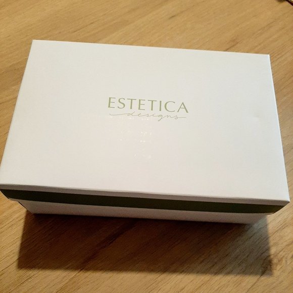 WIG - Picture 7 of 9